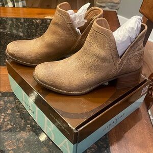 Diba True boot distressed Tan size 9